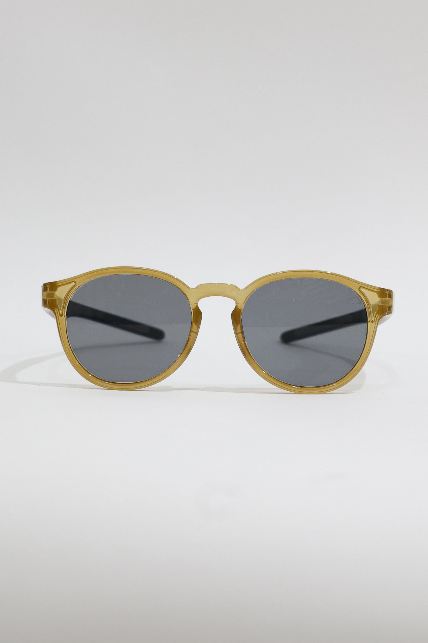 MAKALOA（Tan with Photochromic Grey lenses）