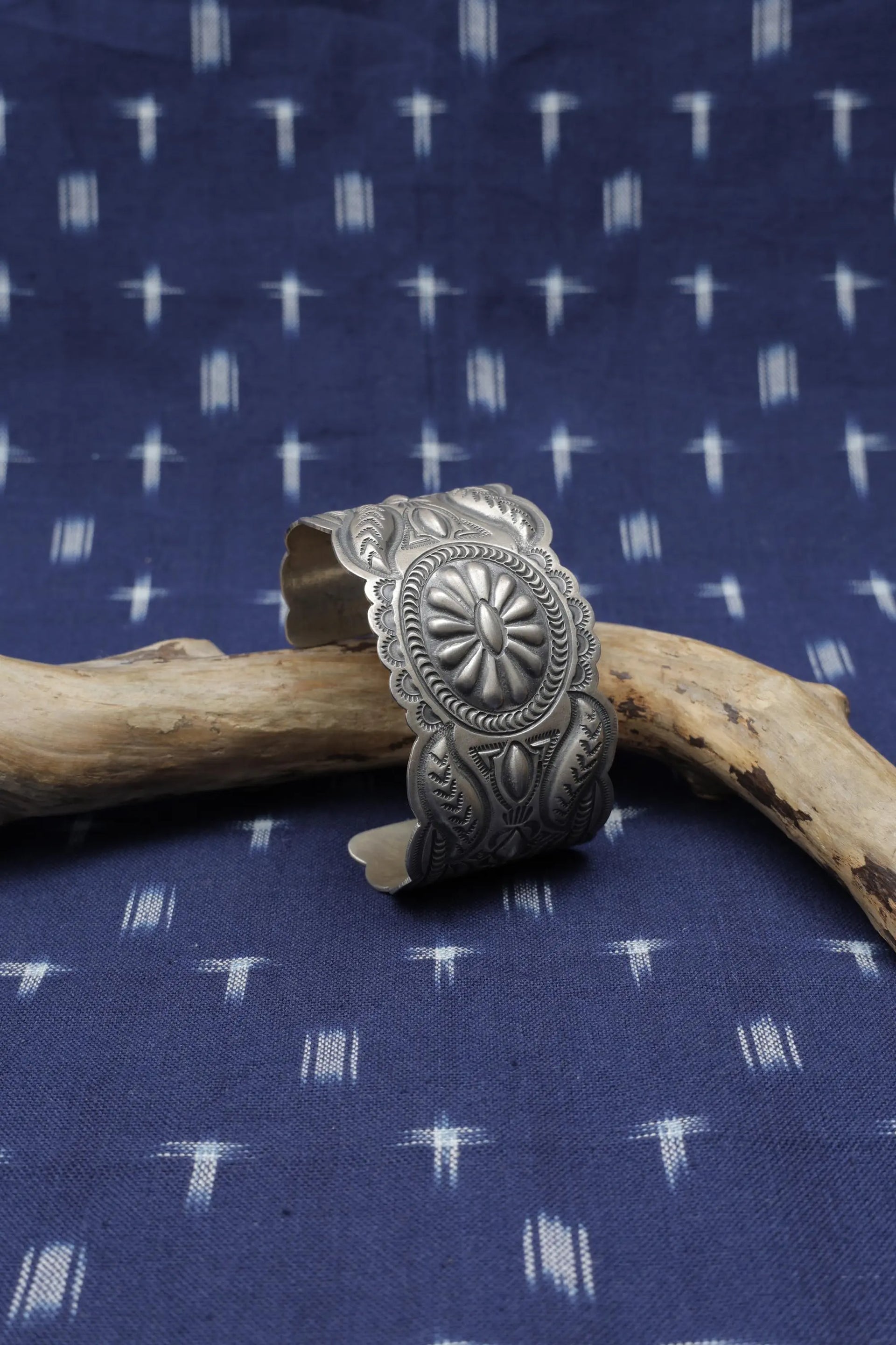 Indian jewellery Jeannie Blackgoat bangle – SLOW TEMPO